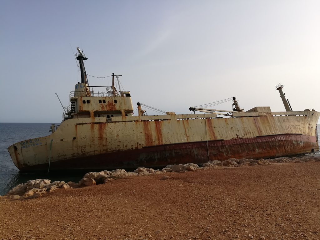 Корабль на мели Кипр - Edro III